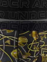 Pack de tres bóxers Under Armour Performance Tech de malla, con cintura elástica con logo y bragueta funcional. Incluye un bóxer liso negro, uno liso gris y uno con estampado dorado y negro.