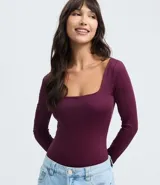 Body de manga larga Blue Steel confeccionado en microfibra de poliamida y elastano. Presenta un diseño ajustado al cuerpo con escote cuadrado y cierre inferior mediante botones de presión.