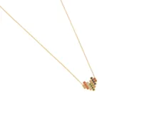 Collar dorado con dije en forma de corazón con pequeñas circonias de colores.
