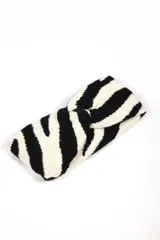 Vincha de tejido de punto con diseño de estampado animal print de cebra en blanco y negro, con detalle de nudo central.