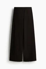 Pantalón de punto color negro con efecto arrugado, tiro alto, cintura elástica y piernas amplias.