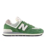 Championes urbanos New Balance modelo 574, color verde con detalles en gris y blanco, confeccionados en gamuza y malla, con logo "N" característico en los laterales y entresuela ENCAP.