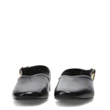 Zapatos destalonados negros de cuero, con punta cuadrada, tacón bajo y tira trasera ajustable con hebilla metálica dorada.