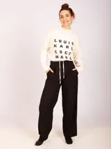 Pantalón sastrero negro de corte ancho con cintura alta y lazo de ajuste.