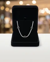 Gargantilla de plata 925 tipo riviere, con engaste de circonias blancas y tres apliques circulares con circonias negras.