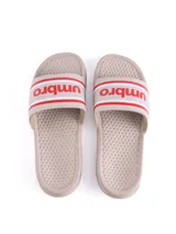 Ojotas grises de hombre con logo Umbro en la tira.