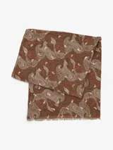 Bufanda negra con estampado de flores en tonos beige y marrón, con centros dorados.