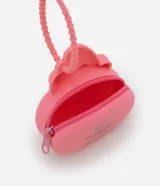 Monedero de silicona con forma del personaje My Melody, en color rosado con detalles en celeste y blanco. Incluye cierre superior y asa flexible texturizada para colgar.