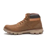 Bota de caña media Caterpillar, confeccionada en cuero marrón con tecnología impermeable. Presenta cordones al tono, cuello acolchado en color oscuro y suela de goma robusta con diseño antideslizante.
