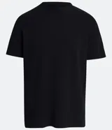Remera de manga corta, cuello redondo y calce regular, confeccionada en algodón.