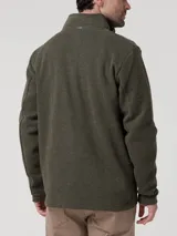 Buzo de hombre color verde oliva, tejido de punto, con cuello alto y cierre frontal parcial con cremallera gris.