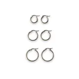 Par de aros plateados con dije colgante de estrella color amarillo.