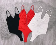 Body de lycra con breteles finos y escote en V con frunces.