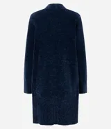 Cardigan abierto de largo medio, confeccionado en punto texturizado con diseño de cables marcados y puños acanalados.