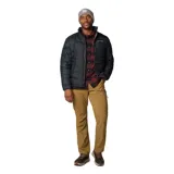 Campera acolchada de hombre con tecnología Omni-Heat Infinity y Omni-Shield, diseñada para ofrecer aislamiento térmico y resistencia al agua. Presenta cierre frontal completo, cuello alto con protección de barbilla, bolsillos laterales y en el pecho con cierre, y puños elásticos.