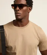 Remera basica masculina Marfinno de corte comfort, confeccionada en algodon peruano de color azul marino, con cuello redondo y mangas cortas de diseño liso.