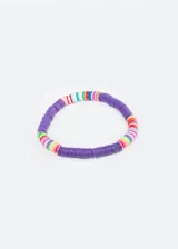Pulsera elastizada con gomitas de colores y gomitas violetas.