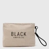 Neceser de lino color beige con estampado frontal en color negro que dice 'BLACK A WAY OF LIFE'. Incluye una correa de mano extraíble de color negro con gancho metálico.
