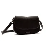 Cartera bandolera de diseño compacto con solapa frontal, confeccionada en material sintético con acabado texturizado. Cuenta con correa larga ajustable y herrajes metálicos dorados.