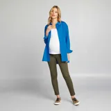 Camiseta blanca de lactancia con tirantes finos regulables y broches plásticos para facilitar la lactancia.