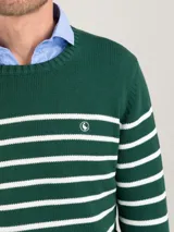 Jersey de punto inglés para hombre, confeccionado en algodón de corte regular fit, con diseño a rayas horizontales en color verde y blanco, cuello redondo y manga larga. Cuenta con el logo bordado en el pecho.