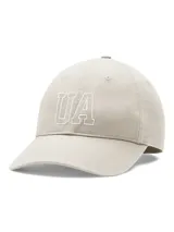 Gorra Under Armour modelo Essential Low Adj, color beige, con visera precurvada y logotipo "UA" bordado en relieve en la parte delantera.