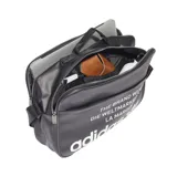 Bolso Adidas negro con logo y texto en blanco, correa ajustable y doble asa de mano.