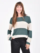 Buzo de tejido de punto color verde oscuro y beige, con diseño de rayas horizontales anchas y cuello redondo.