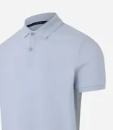 Polo de hombre slim fit color beige, confeccionada en tejido de media malla acanalada de algodón sostenible, con cuello clásico con botones y mangas cortas.