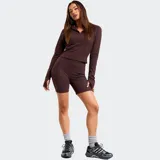 Short de entrenamiento Fabletics modelo On-The-Go PowerHold, color marrón, de tiro alto con bolsillos laterales y tejido de compresión.