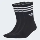 Pack de tres pares de medias Adidas tipo crew, color negro con las icónicas tres rayas blancas en la parte superior y el logo del Trifolio bordado en blanco. Confeccionadas en una mezcla de algodón, poliéster y elastano para mayor comodidad.