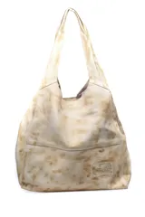 Bolso tipo tote bag color beige con efecto tie-dye, confeccionado en cuero liso con doble asa de hombro y bolsillo externo.