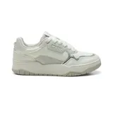 Championes deportivos Via Marte modelo Madisson, color blanco con detalles plateados y suela chunky.
