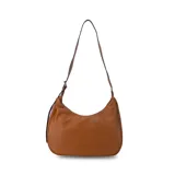 Cartera tipo hobo o media luna de cuero sintético negro, con textura granulada. Posee una correa ajustable para llevar al hombro o cruzada.