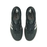 Championes Adidas modelo Sambae, de diseño urbano con capellada de gamuza en tono gris oscuro, icónicas tres tiras laterales en color blanco y suela de plataforma de goma en tono caramelo.