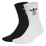 Pack de dos pares de medias Adidas, un par blanco y un par negro, con el logo de Adidas Originals y un balón de fútbol bordado en la parte superior.