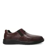 Zapato de hombre tipo slip-on, confeccionado en cuero negro con elásticos laterales para un calce fácil. Presenta costuras reforzadas en el empeine y suela de goma antideslizante.