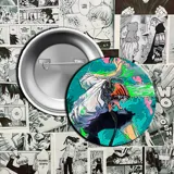 Pin metálico con la imagen de Pochita, personaje del anime Chainsaw Man.