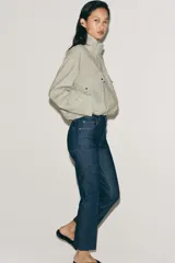 Jeans ZW Collection de tiro medio y corte bootcut, en color azul oscuro, con bolsillos, pespuntes a contraste y raya planchada al frente.