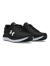 Championes de running Under Armour Charged Assert, color negro con logo lateral y entresuela en blanco. Presentan una parte superior de malla transpirable con revestimientos de cuero sintético para mayor soporte y sujeción.