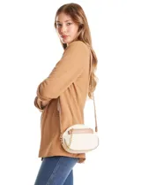 Blazer de crepe Dictionary, con cuello solapa, abertura frontal y mangas tres cuartos con detalle fruncido. Cuenta con bolsillos delanteros y forro interno.