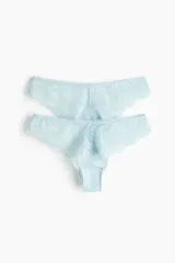 Pack de dos bombachas tipo Brazilian de tiro bajo, confeccionadas completamente en encaje celeste con detalles de pequeños lazos decorativos al frente.