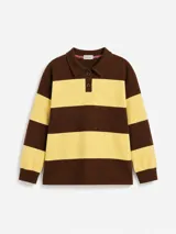 Buzo de manga larga con diseño a rayas horizontales anchas en marrón y amarillo, cuello polo con solapa y cierre frontal de dos botones.