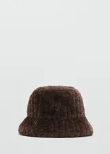 Gorro tipo bucket de pelo sintético en color marrón, con textura suave y forro interior de algodón.