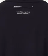 Remera básica de algodón color marrón, de corte recto, cuello redondo y manga corta.