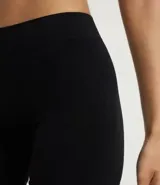 Pack de dos boyshorts sin costuras, uno color negro y otro color piel.