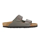 Sandalia Birkenstock modelo Arizona, color gris, con dos correas ajustables con hebillas metálicas, plantilla anatómica de corcho y suela de goma.