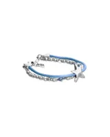 Pulsera de diseño náutico con hilo de seda azul y cuentas metálicas plateadas. Presenta un dije central en forma de estrella de mar y pequeños cristales facetados en tono azul.