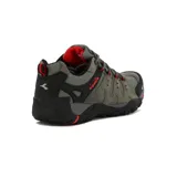 Championes de trekking Diadora Hiking Waterproof Leather, color gris con detalles en negro y rojo.