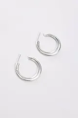Aros tipo argolla hechos a mano en plata 925, con doble aro.